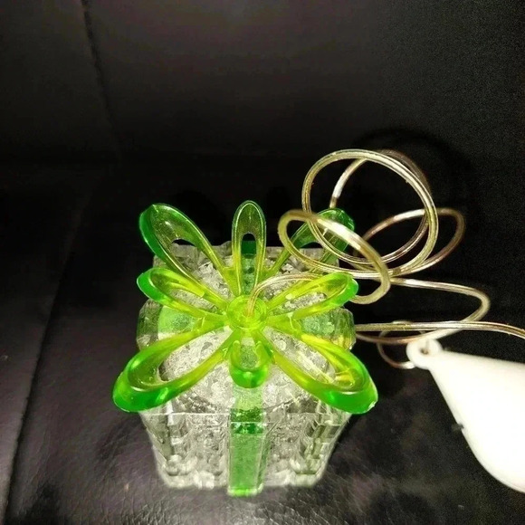 13Acrylic Gift Box Christmas light up Ornaments battery operated. Red and Green - Picture 10 of 16